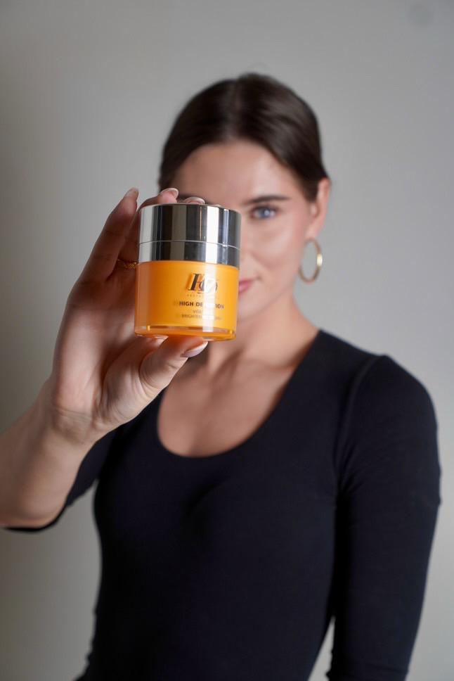 Nikoline Uhrenholt med HD Vitamin C Brightening Cream